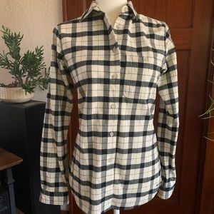 NWOT Filson women’s flannel Alaskan guide shirt Small